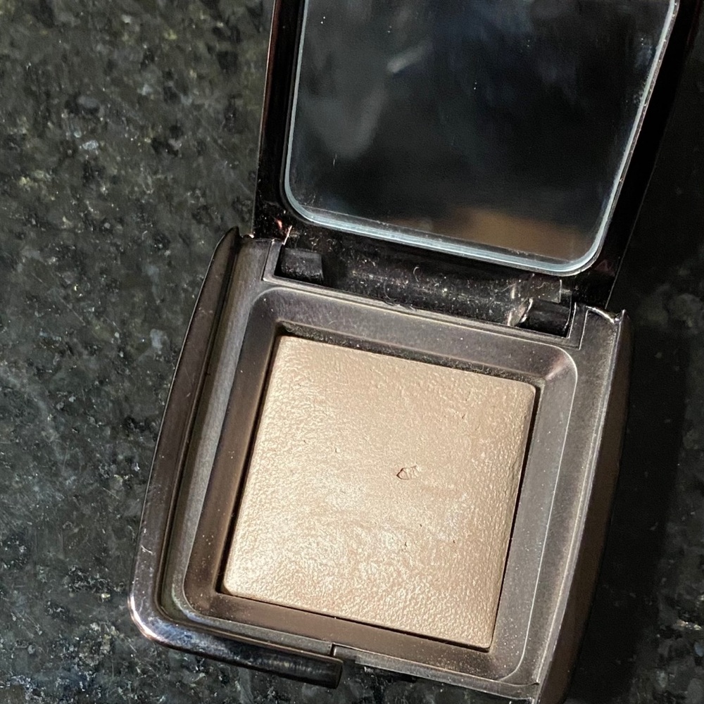 SOLD-Hourglass ambient lighting powder “Dim Light”
